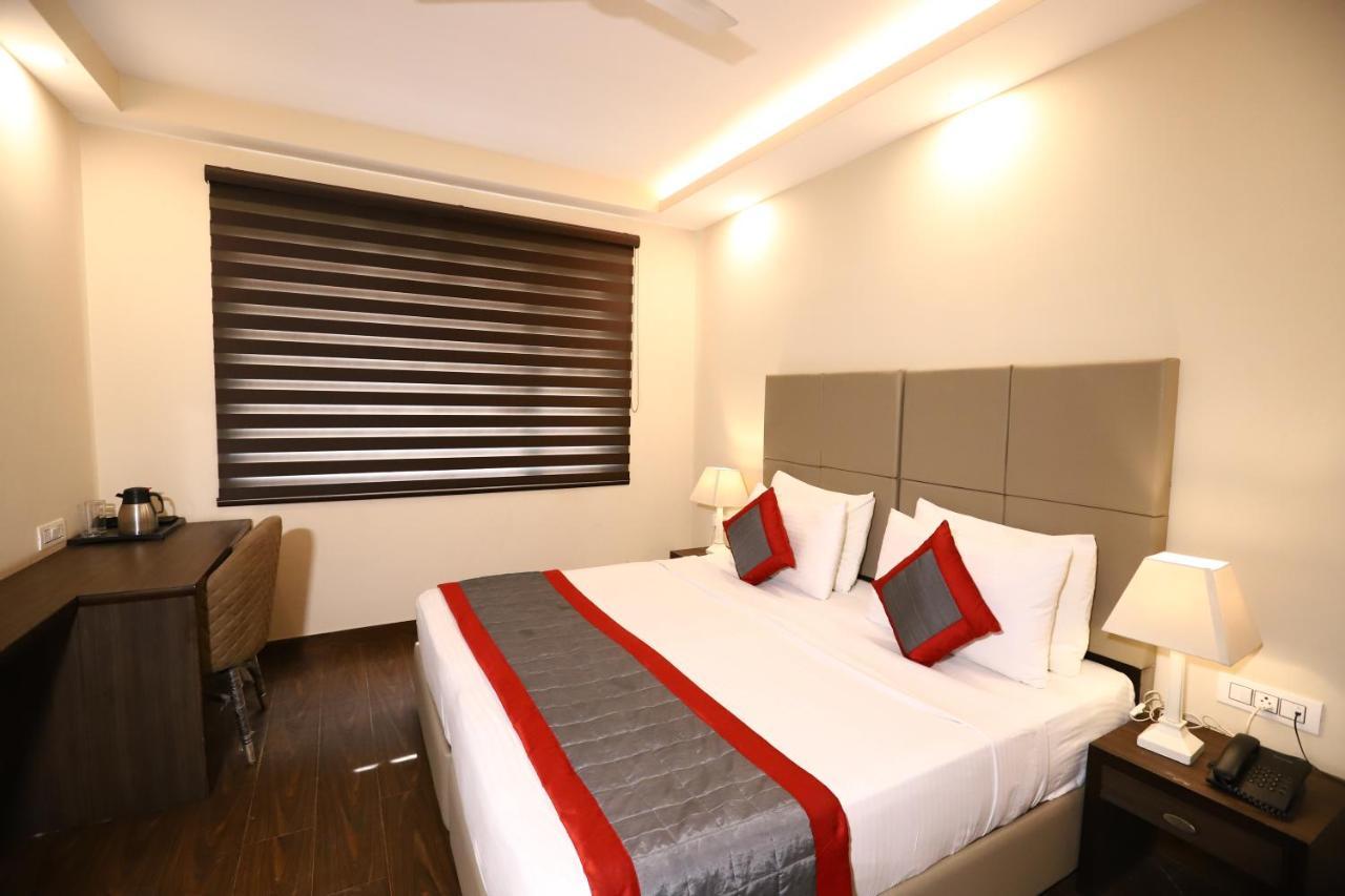 Hotel Azulo Inn Bhikaji Cama Place Delhi - Couple Friendly Local Ids Accepted Нью-Дели Экстерьер фото